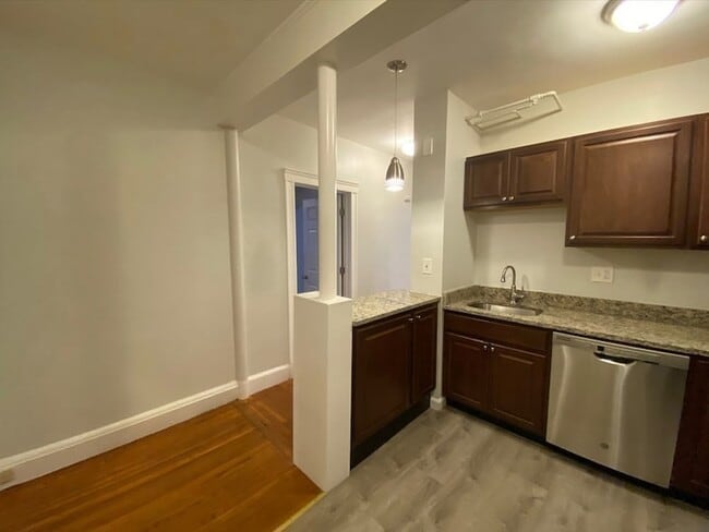 Building Photo - 97 Chester St