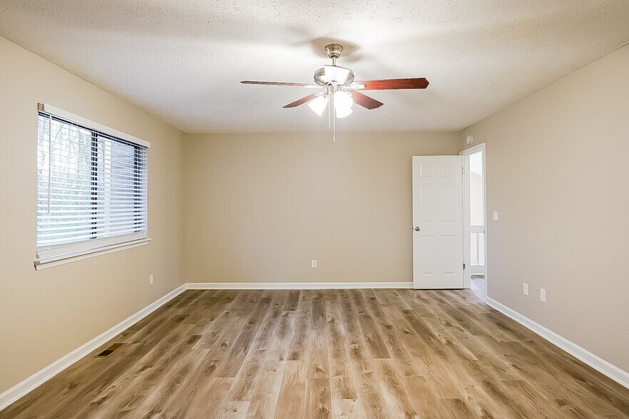 Building Photo - 6826 Creekwood Dr
