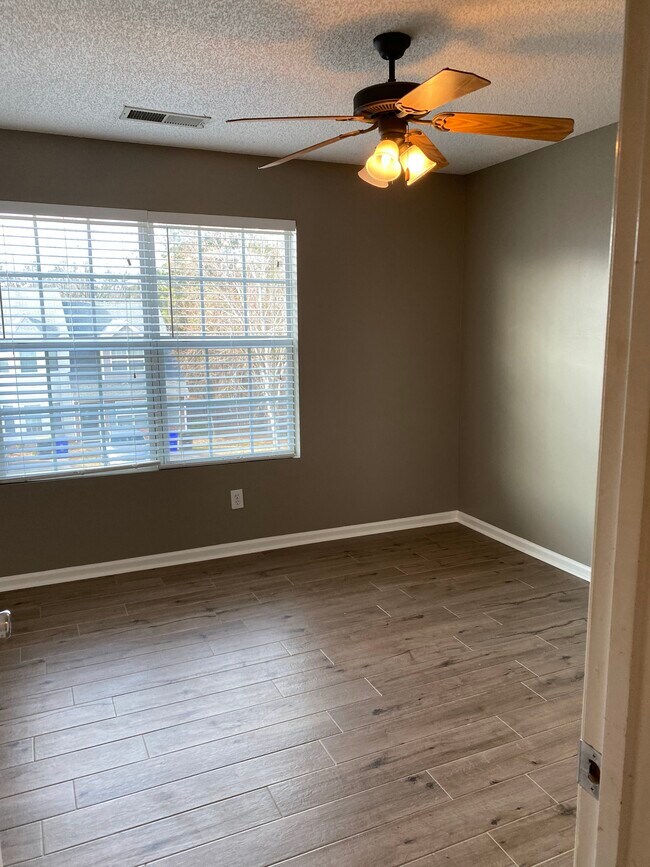 Building Photo - 125 Chastain Cir