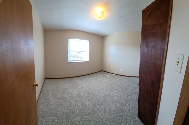 Building Photo - 805 Mitchell Ave