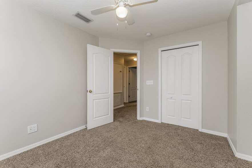 Building Photo - 8564 Deer Chase Dr