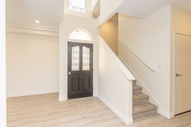 Building Photo - Modern Coastal 3 Bed/3 Bath Townhome w/ Rooftop Deck w/ Bay & Ocean Views in North Pacific Beach!