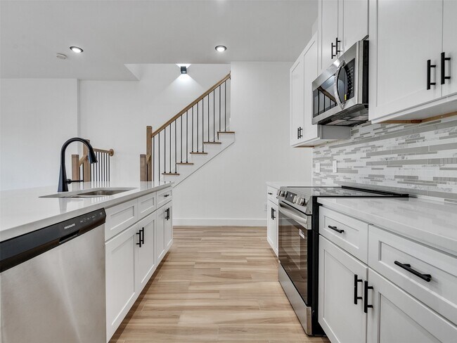 Building Photo - 4421 Reed Rd