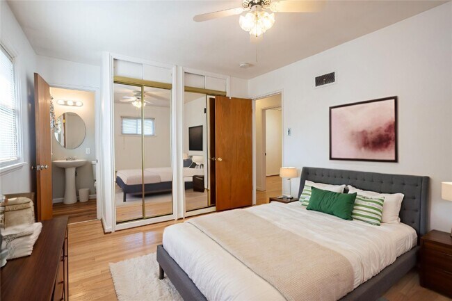 Building Photo - 4464 Mohegan Dr