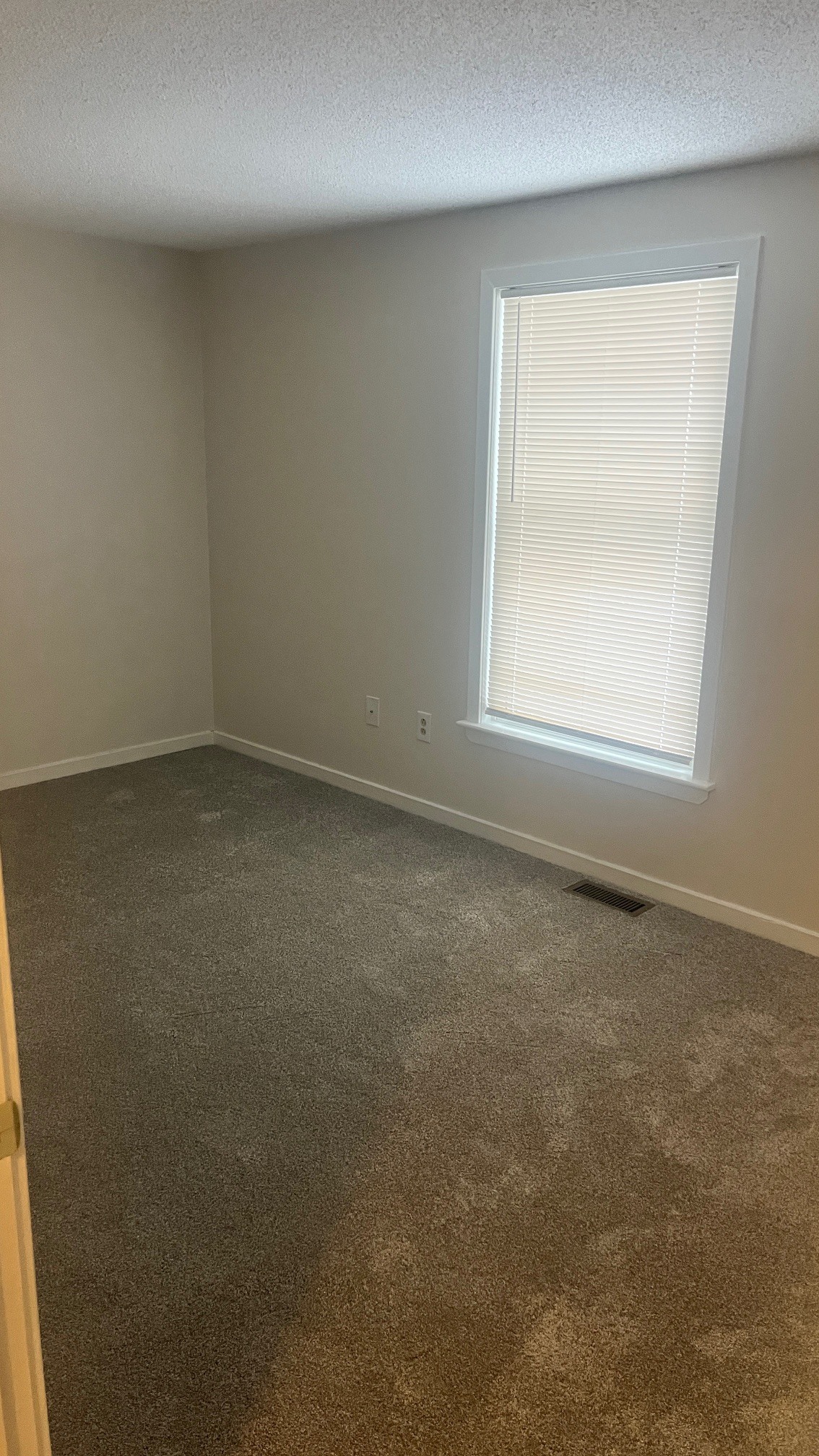 Building Photo - 10 Groton Rd