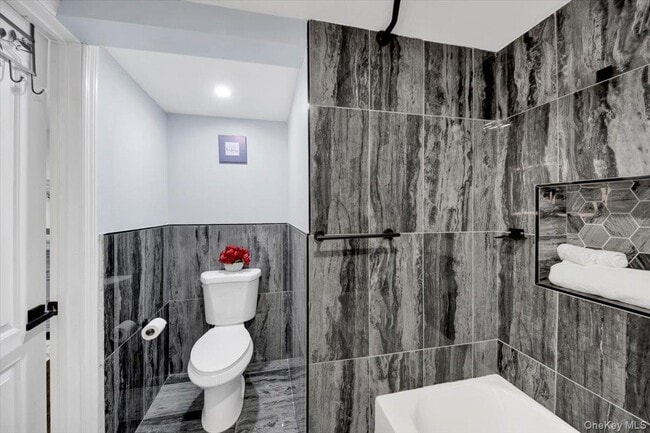 Building Photo - 75 W Kingsbridge Rd