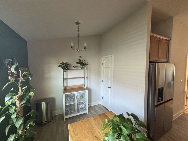 Building Photo - 9835 Olivia St