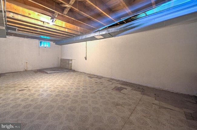 Building Photo - 539 E Basin St