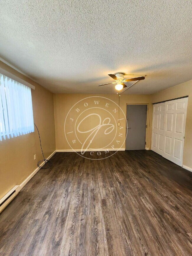 Building Photo - $0 deposit with qualifying application! Clean & Affordable 1-Bedroom – Move-In Ready – East Toledo