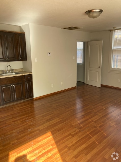 Building Photo - 718 N Marsalis Ave