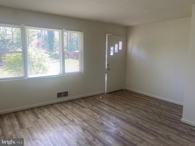 Building Photo - 2200 Greenwich St