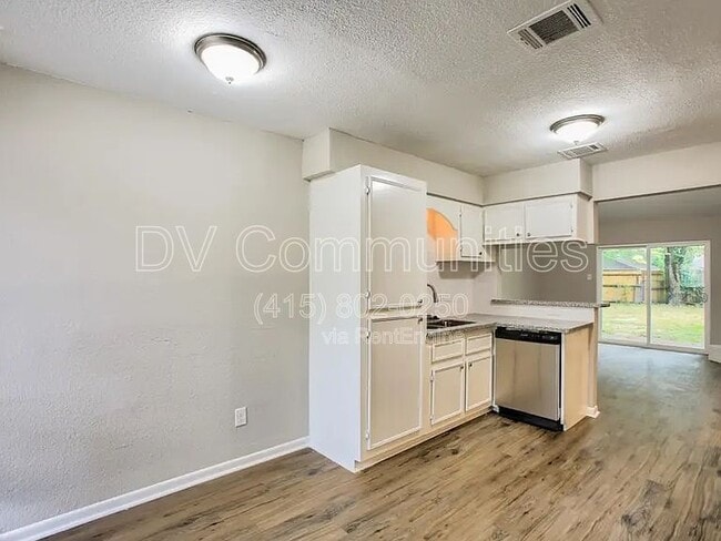 Building Photo - 7911 Battleoak Dr