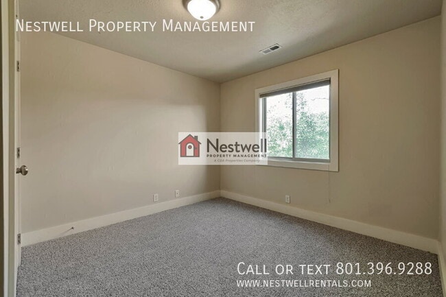 Building Photo - 1327 Urbandale Ln