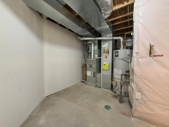 Building Photo - 6211 S Terre Vista St