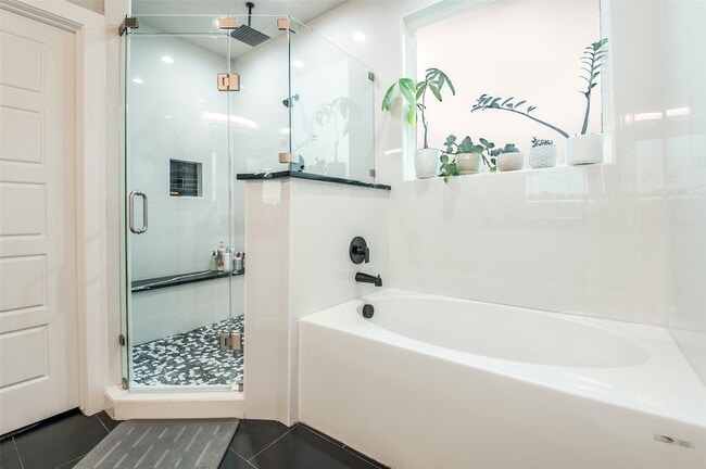 Building Photo - 2123 Ramsey Ave