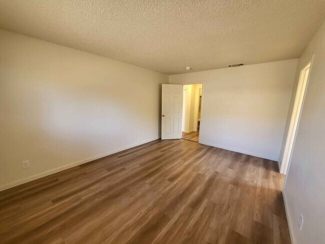 Building Photo - 3633-3635 Sutterwoods Way