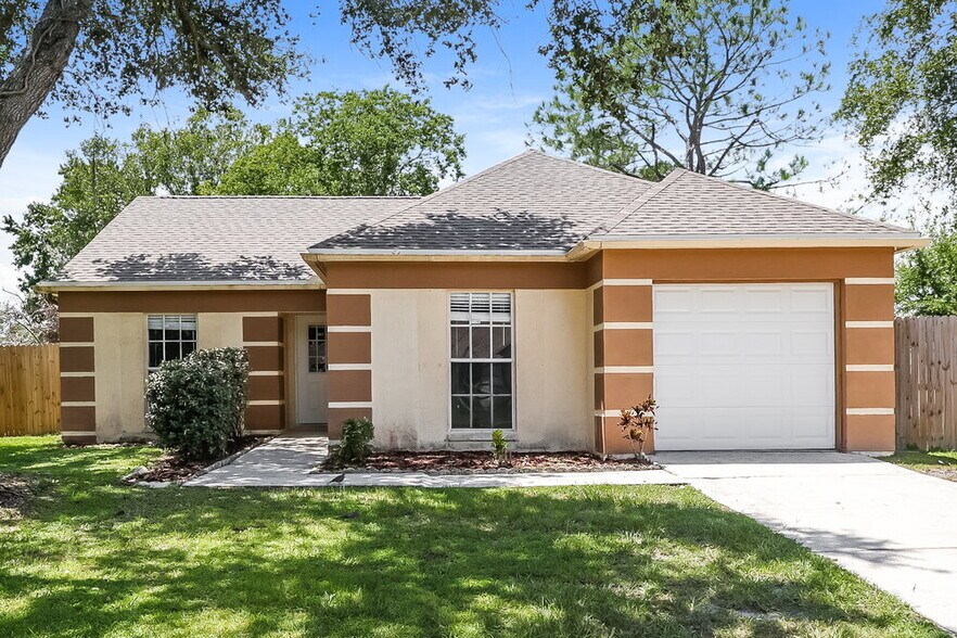 Primary Photo - 1687 Palm Leaf Dr