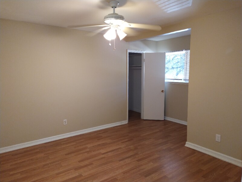 Building Photo - 7618 Village Trail Dr