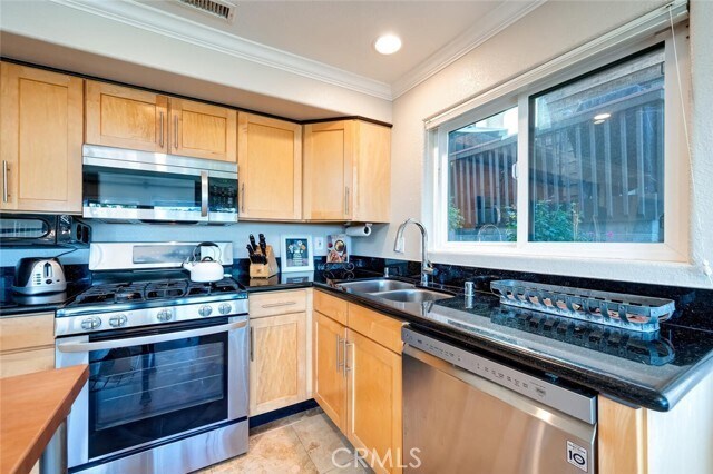 Building Photo - 174 Cliff Dr