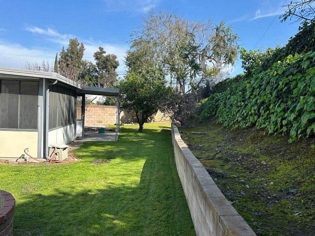 Building Photo - Charming Home with Sunroom & Spacious Backyard in Glendora