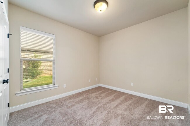 Building Photo - 782 Serpentine Dr