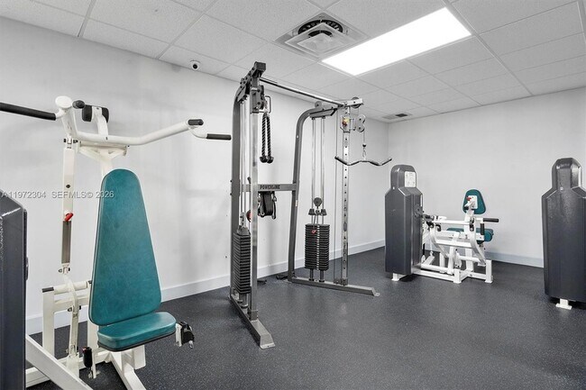 Building Photo - 600 Parkview Dr