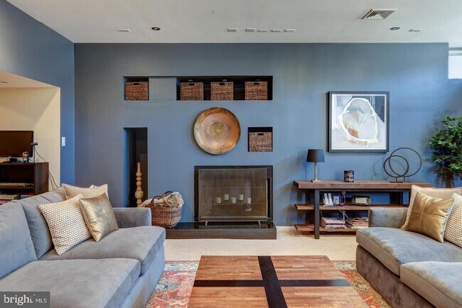 Building Photo - 1127 Winding Dr