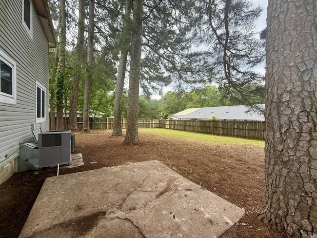 Building Photo - 1603 Woodland Dr