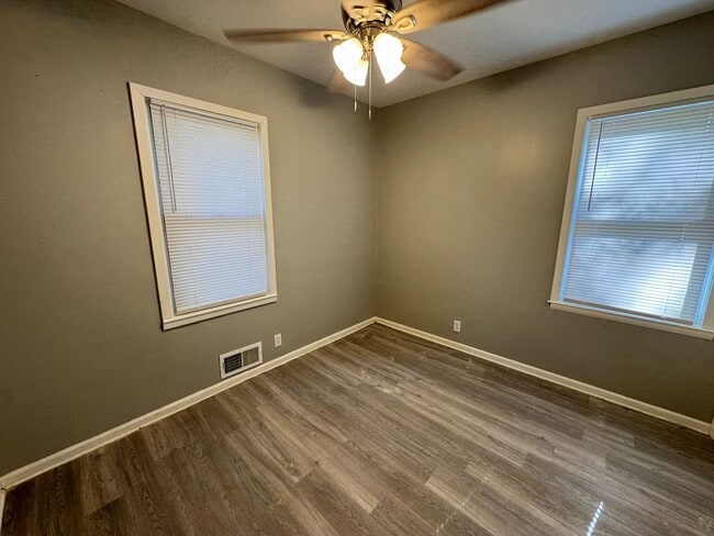 Building Photo - short term lease available