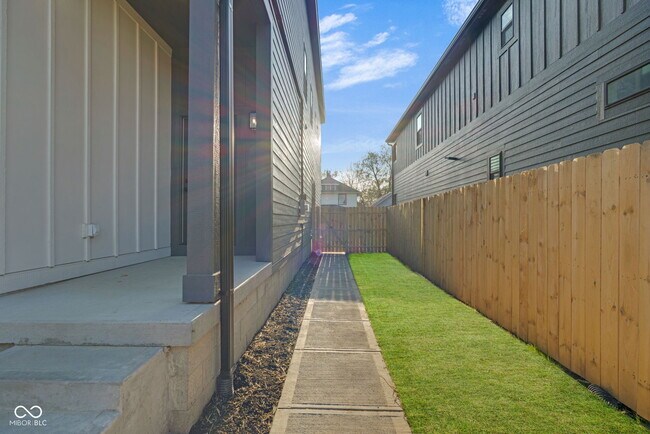 Building Photo - 1025 Churchman Ave