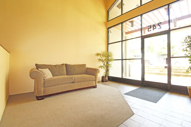 Building Photo - Spacious Adam's Point Condo Available NOW!