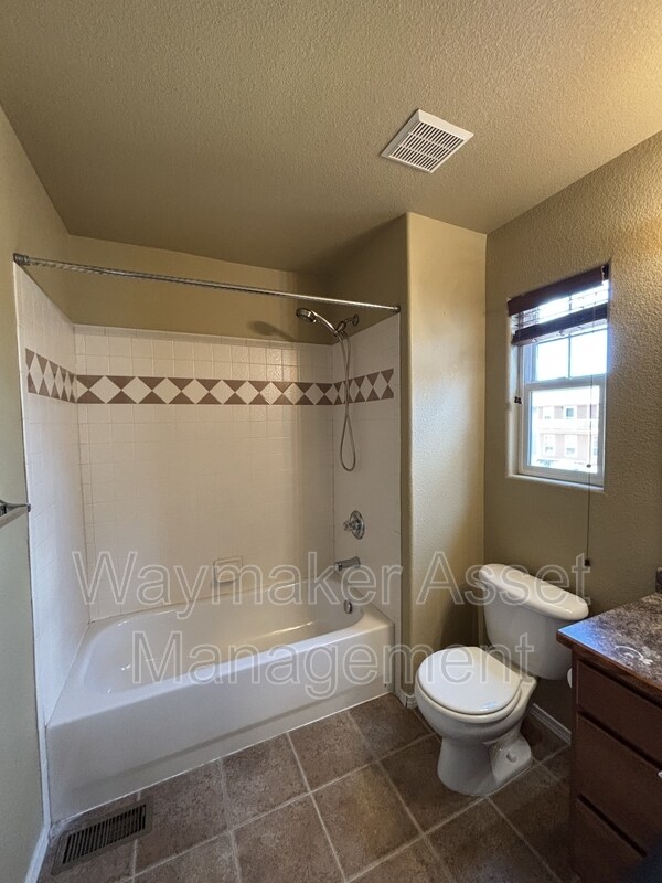 Building Photo - 6594 Silverwind Cir
