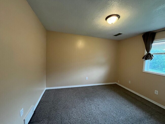 Building Photo - 896 Wescott Square