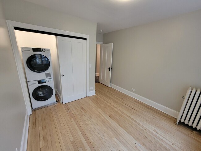 Building Photo - 6430 N Richmond St