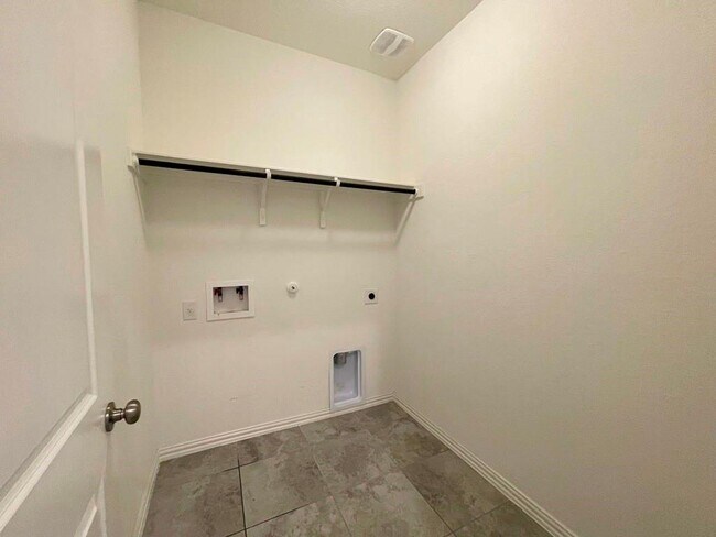 Building Photo - 205 Baralo St
