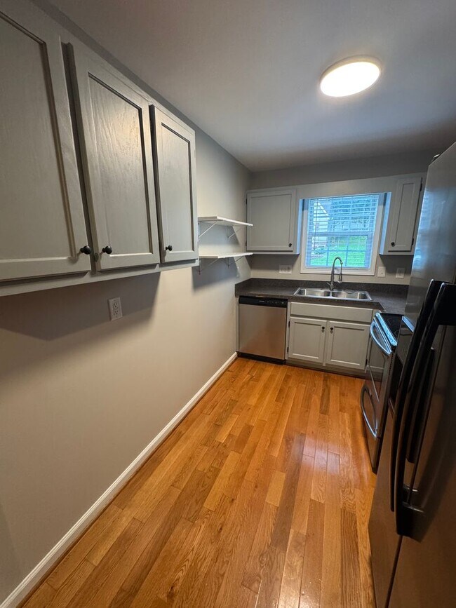 Building Photo - 1232 Camelot Ct