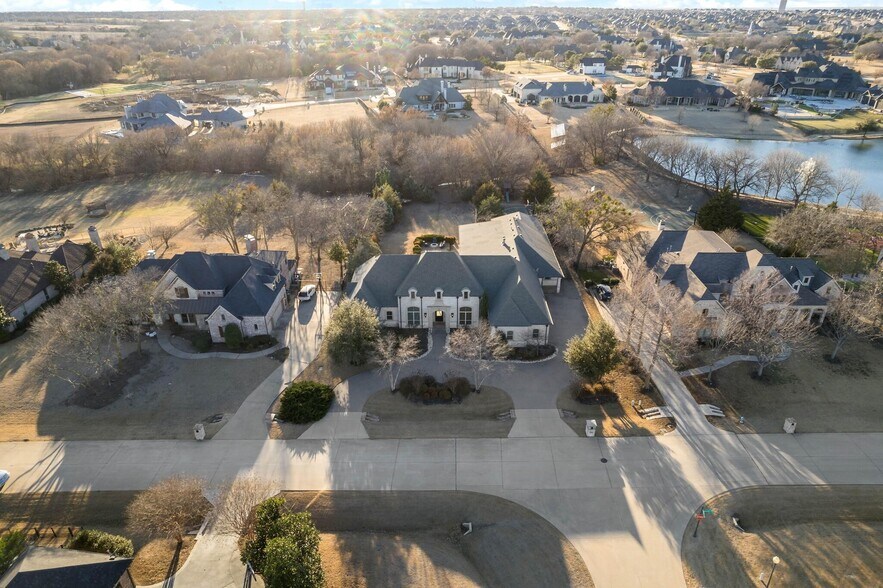 Building Photo - 931 Woodview Dr
