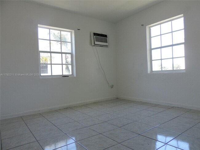 Building Photo - 3615 Thomas Ave