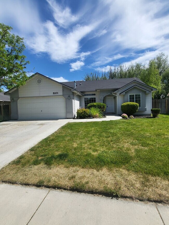 Building Photo - Cute Caldwell Home