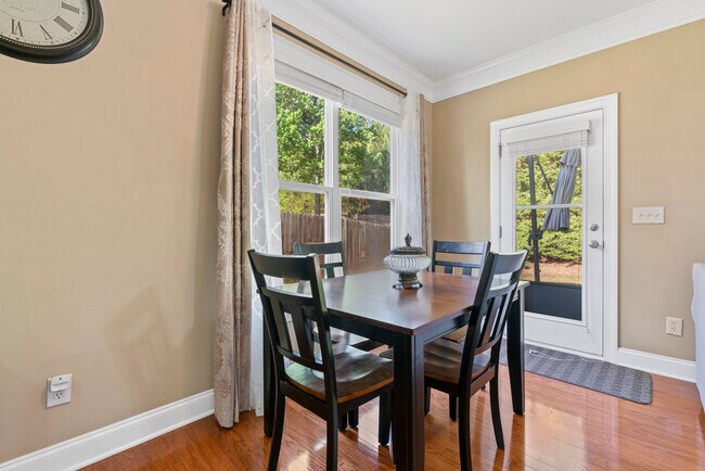 Building Photo - 3450 Dalwood Dr