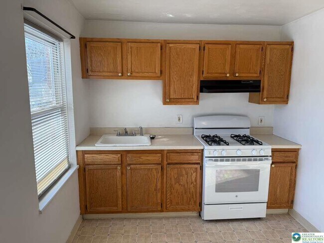 Building Photo - 240 Palmer St