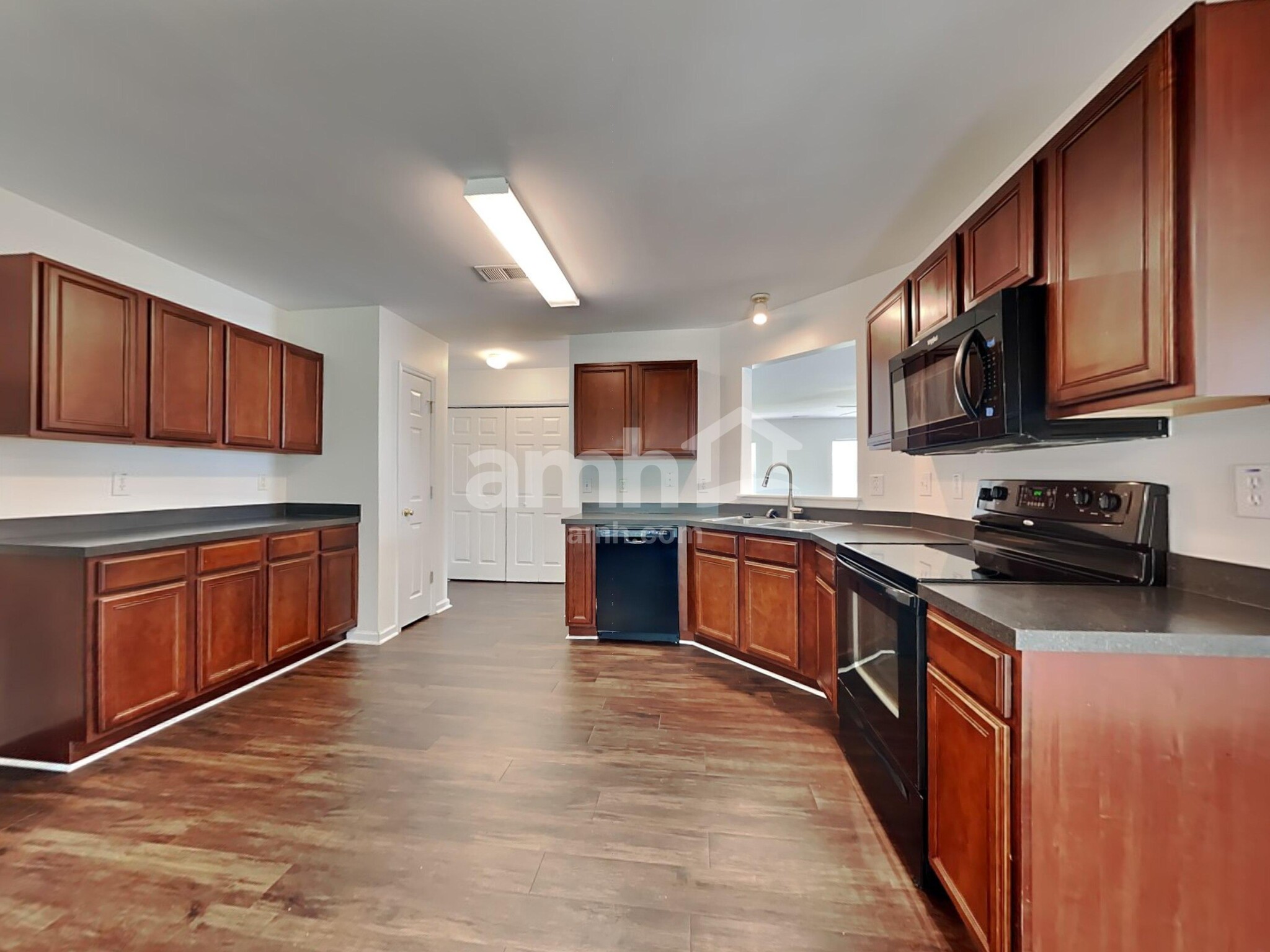 Building Photo - 425 Green Park Ln