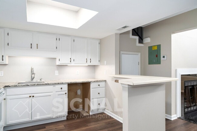 Building Photo - 1223 Magnolia Pl