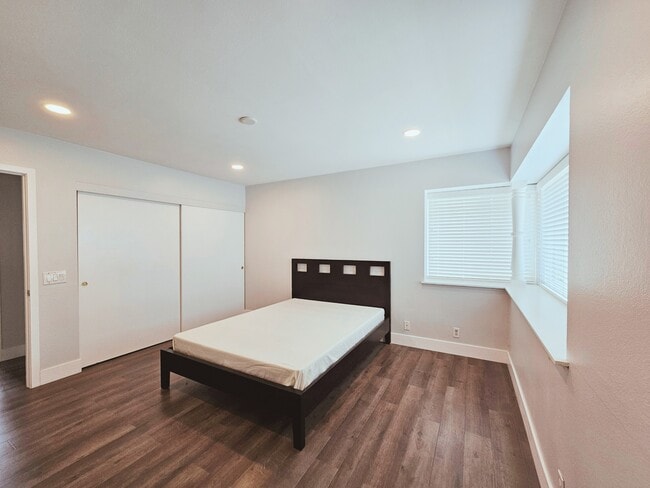 Building Photo - 9213 El Tango Cir