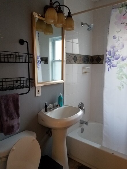 Bath and Shower - 212 Emanuel Cleaver II Blvd