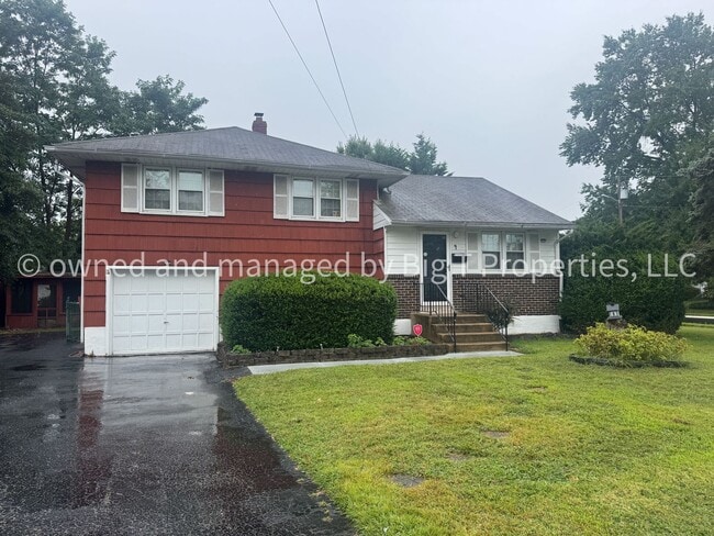 Building Photo - 3 Bedroom Home Available For Rent!
