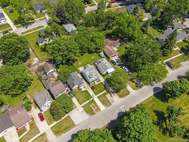 Building Photo - 15450 Lola Dr