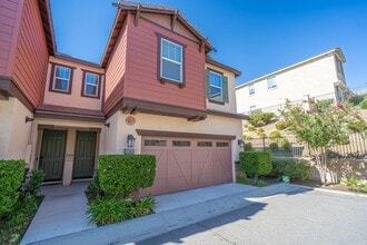 Building Photo - 3-Bedroom Hartford River Village Home with...