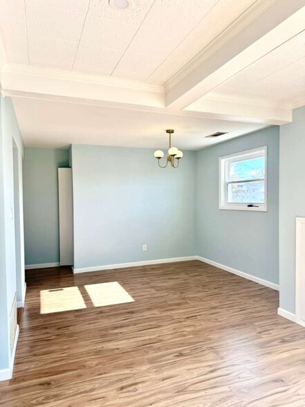 Building Photo - 1 Warren Lodge Ct