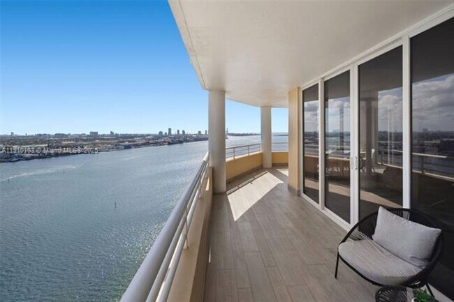 Building Photo - 808 Brickell Key Dr